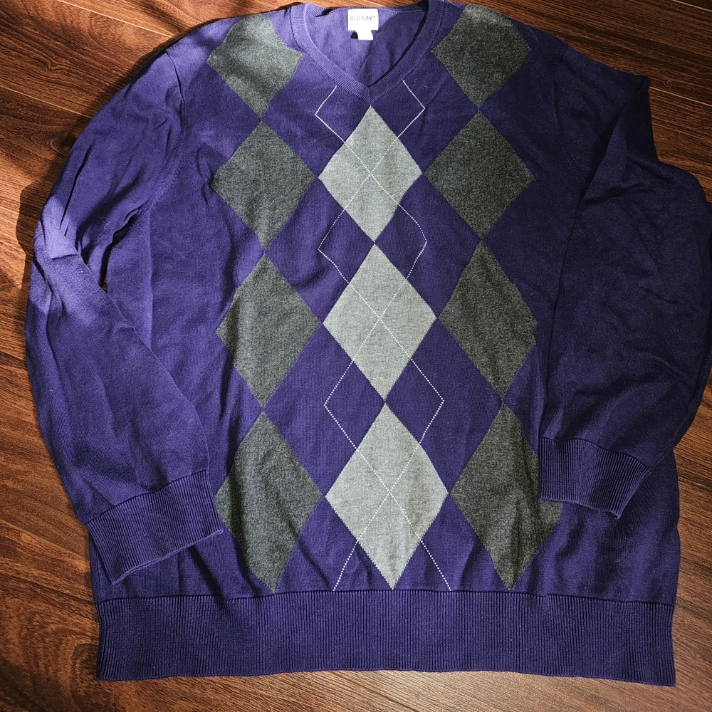 Old Navy  Vintage V-Neck Sweater in Purple and Gray Diamond Argyle Pattern